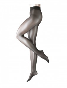 Top im Trend mit der Falke Seidenglatt! Diese sommerlich transparente 15den-Strumpfhose ist das Trend-Accessoire für Ihren Lieblingslook. In vielen aktuellen Farben erhältlich, schmiegt sie sich angenehm leicht und mit einem zarten Seidenglanz an Ihre Beine.
